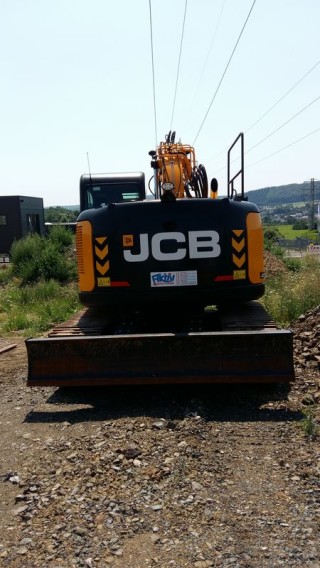 Raupenbagger JCB 17t mieten