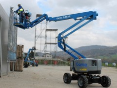 Gelenkteleskop-Arbeitsbühne GENIE 16m XC - Allrad Diesel mieten
