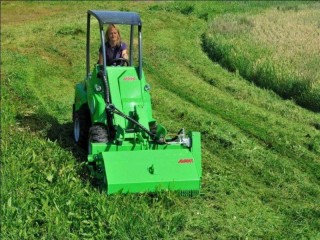 Aufsitz-Schlegelmulcher AVANT Diesel mieten