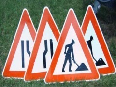 Verkehrsschilder / Baken / Leuchten mieten