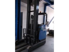 Schubmaststapler 1,4t 7m Elektro mieten