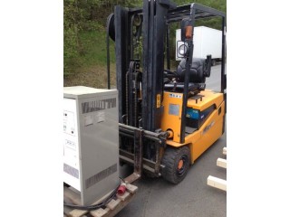 Dreiradstapler HYUNDAI 1,8t 4,5m Elektro mieten