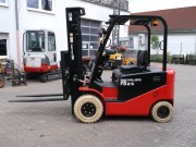 Vierradstapler MAX HOLLAND 2,5t 5m - weiße Reifen - Elektro mieten