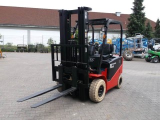Vierradstapler MAX HOLLAND 2,5t 5m - weiße Reifen - Elektro mieten