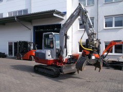 Kompaktbagger TAKEUCHI 3,5t mit Kabine mieten