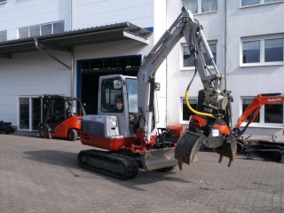 Kompaktbagger TAKEUCHI 3,5t mit Kabine mieten