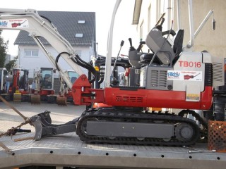 Hybrid-Minibagger TAKEUCHI 1,6t mit Schutzdach mieten