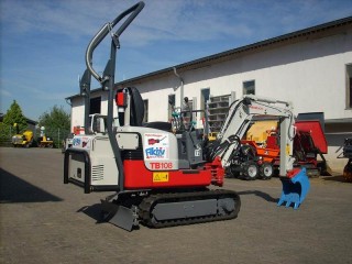 Hybrid-Minibagger TAKEUCHI 1t mit Schutzbügel mieten