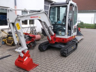 Kompaktbagger TAKEUCHI 2,0t mit Kabine mieten
