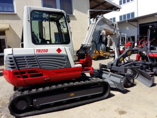 Kompaktbagger TAKEUCHI 5t mit Kabine mieten