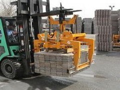 Mechanische Paketzange mit Staplerschuhen mieten