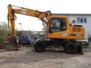 Mobilbagger / Radbagger HYUNDAI 14t mit Planierschildabstützung mieten