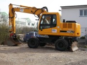 Mobilbagger / Radbagger HYUNDAI 14t mit Planierschildabstützung mieten