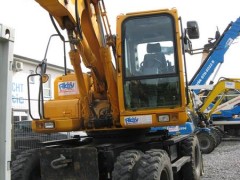 Mobilbagger / Radbagger HYUNDAI 14t mit Planierschildabstützung mieten