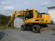 Mobilbagger / Radbagger HYUNDAI 14t mit Planierschildabstützung mieten