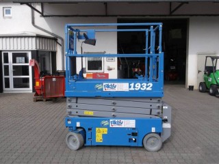 Scheren-Arbeitsbühne GENIE - AH 8m bis 227kg Elektro mieten