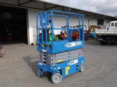 Scheren-Arbeitsbühne GENIE - AH 8m bis 227kg Elektro mieten