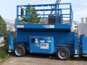 Scheren-Arbeitsbühne GENIE AH 14m Diesel mieten