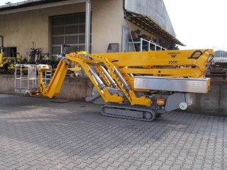 Raupen- / Ketten-Bühne OMME 25m mieten