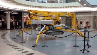 Raupen- / Ketten-Bühne OMME 25m mieten