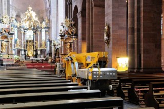 Raupen- / Ketten-Bühne OMME 37m mieten