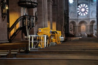 Raupen- / Ketten-Bühne OMME 37m mieten