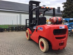 Gabelstapler 5.5t - 6m Gas / Diesel mieten